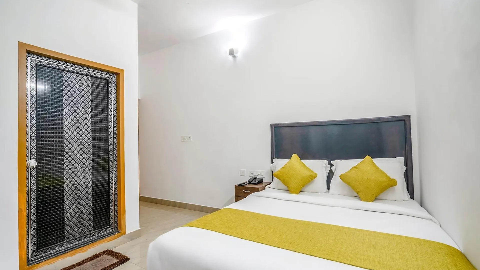 Fabhotel Abrigo Residency Anaviratty 호텔