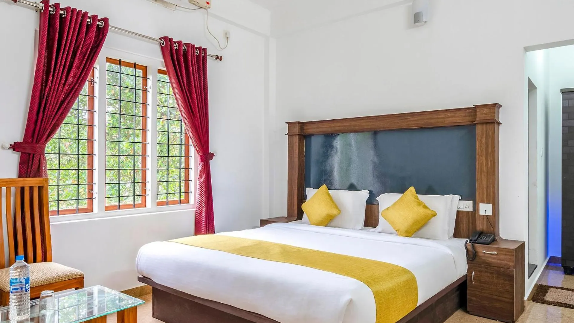Fabhotel Abrigo Residency Anaviratty 호텔